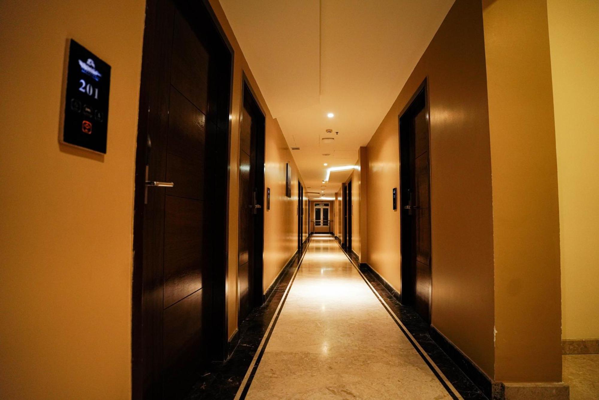 Cliff Embassy Banquet And Suites Shimoga Exterior photo