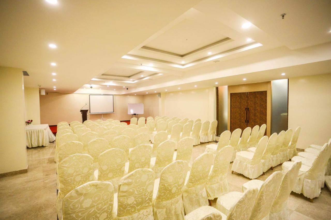 Cliff Embassy Banquet And Suites Shimoga Exterior photo