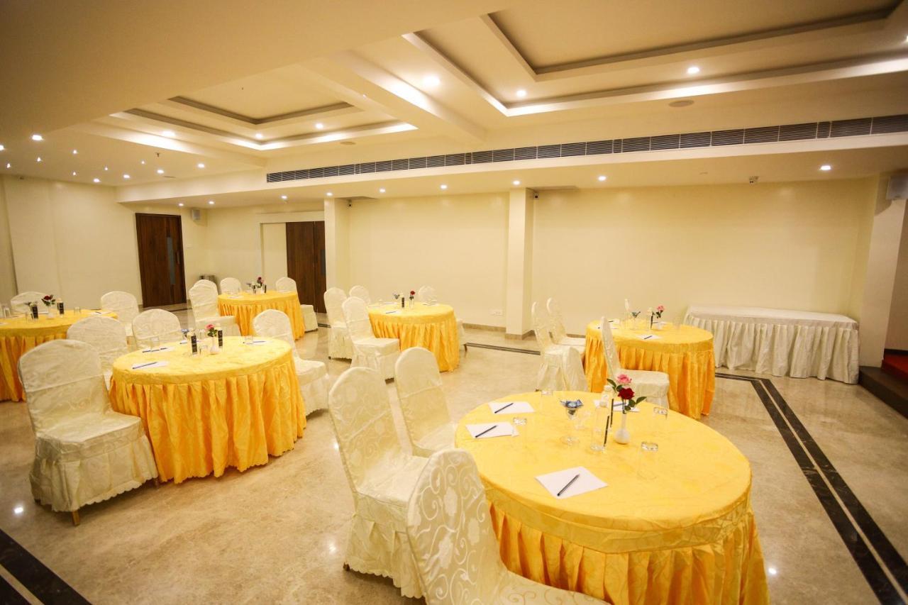 Cliff Embassy Banquet And Suites Shimoga Exterior photo
